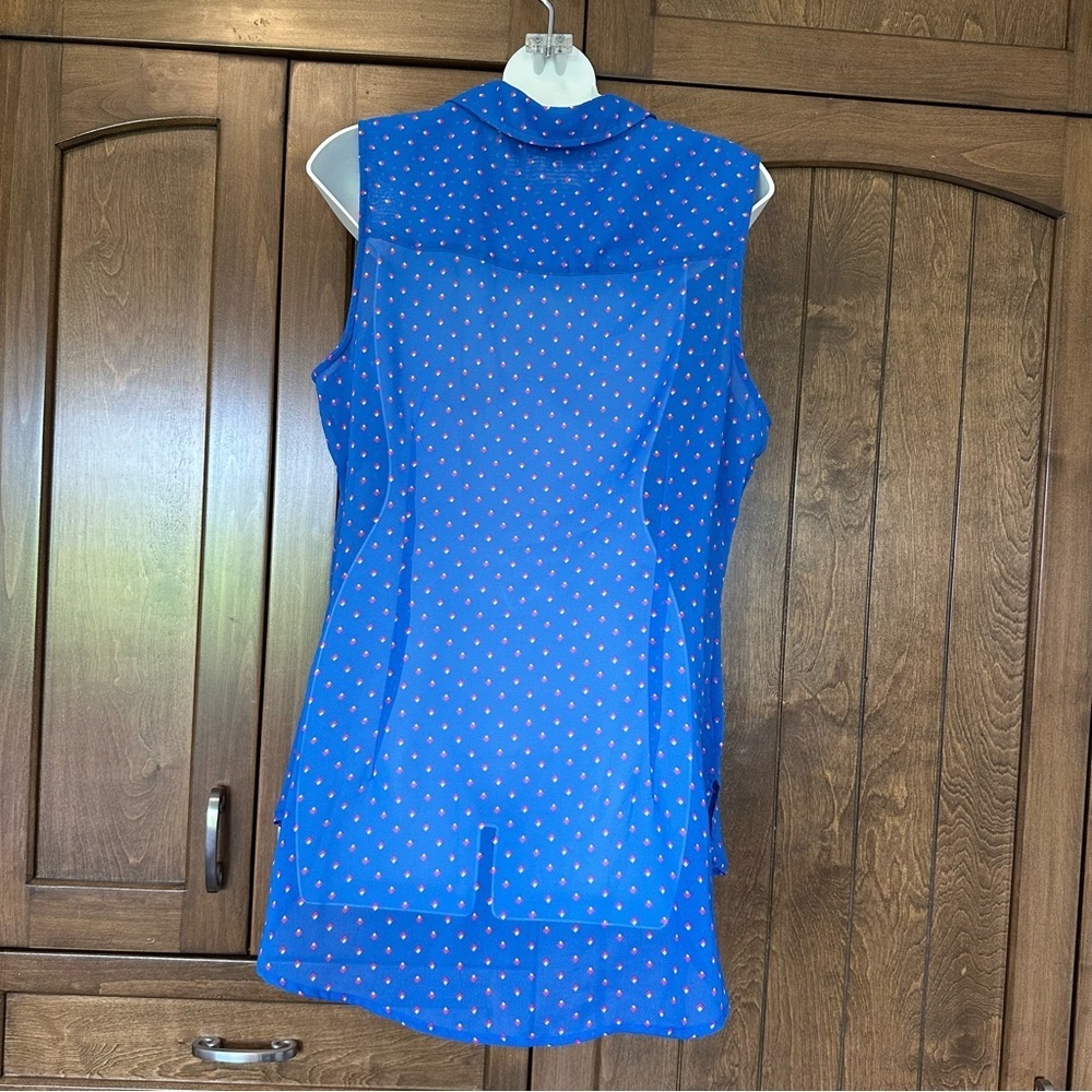 🌟3/$20🌟 Sheer and flowy blue, pink and white sleeveless blouse. - Picture 2 of 6